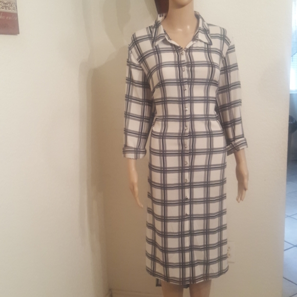 Dress - Picture 1 of 2